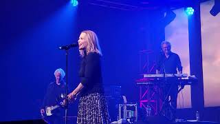 Belinda Carlisle &quot;Mad About You &quot; live - Oct 29 2022 - Cancun, Mexico