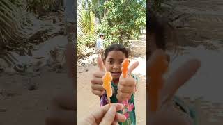 Download lagu Sharing chocolate candies crackers lollipop snacks #snacks #funny #viralvideo #shorts #viralshorts mp3