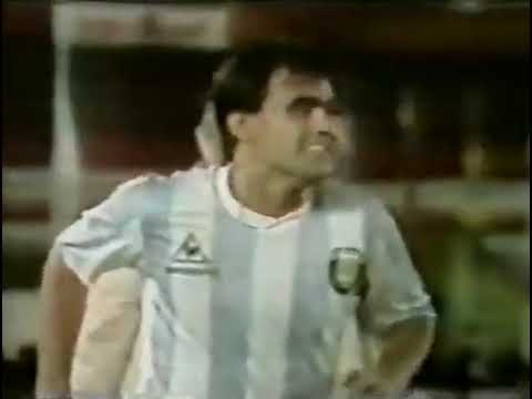 Copa América 1987: Argentina 3-0 Ecuador (02/07/1987). Narración y comentarios en español.