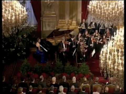 download lagu mp3 mp4 Amandine Savary, download lagu Amandine Savary gratis, unduh video klip Amandine Savary