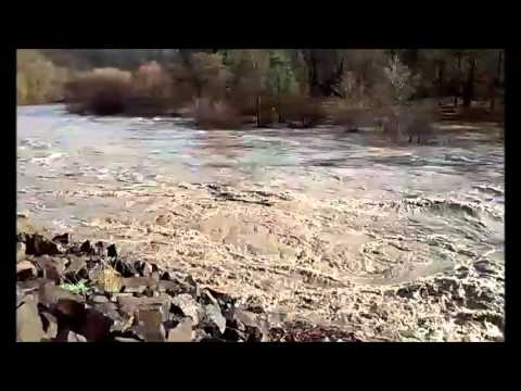 Klickitat River 12 09 15 Near flood stage