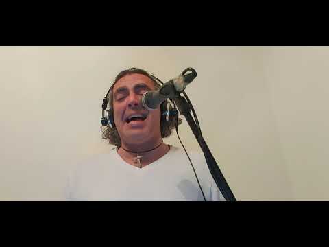 Emanuel Soares em ensaio canta Fado em ritmo Bolero e Versão de Baile