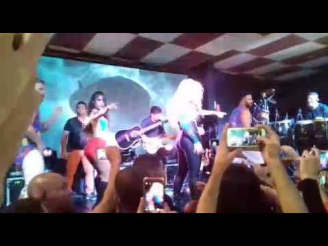 Viviane Vipper ao lado de Joelma - Dançando Calypso - Chão Brasil 20/05/2017 - Campinas Sp