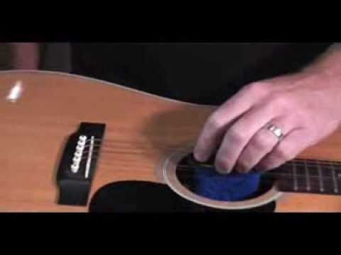 How to safely humidify an acoustic guitar by Music Nomad