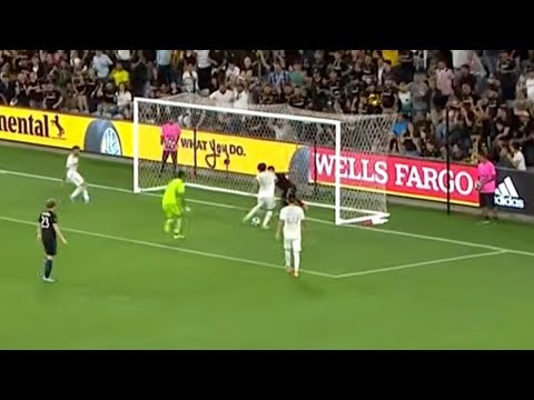 Carlos Vela scores an OUTRAGEOUS solo goal