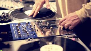 DJ Kwestion (Jedi Mind Tricks) and DJ TIm scratchin and cuttin