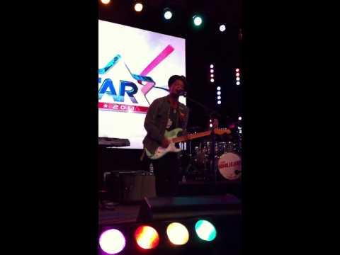 Bruno Mars (Montell Jordan + Jackson 5 medley) Live Concert