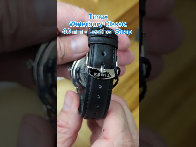 Vídeo relacionado con Timex Waterbury Reloj para Hombre, Correa de Cuero marrón, Esfera Negra, Caja de Acero Inoxidable, 40 mm, TW2Y29300