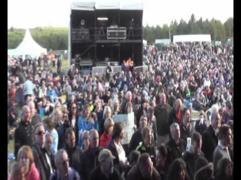 Simple Minds Bedgebury Pinetum Forest Slapjaw Johnson support 