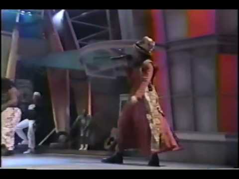 NADIRAH SHAKOOR  & ARRESTED DEVELOPMENT  sing "Mr Wendel"