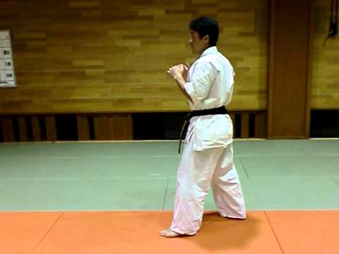 フック（鉤突き・振り打ち）の打ち方　空手　How to Broken lever Karate