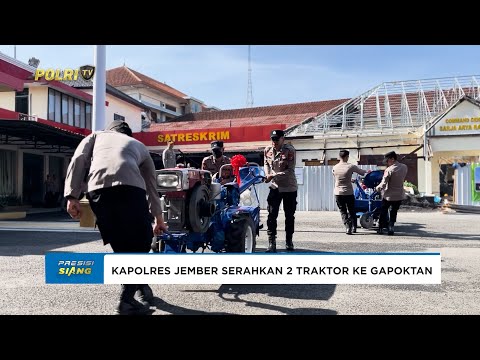 KAPOLRES JEMBER SERAHKAN 2 TRAKTOR KE GAPOKTAN DUKUNG PROGRAM KETAHANAN PANGAN