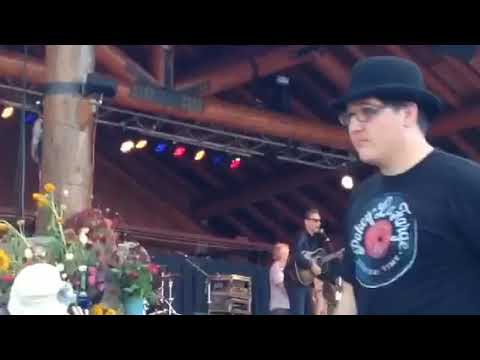 Tom Hiddleston singing jambalaya