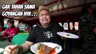 MAKAN DISINI DIGOYANG TERUS!!!
