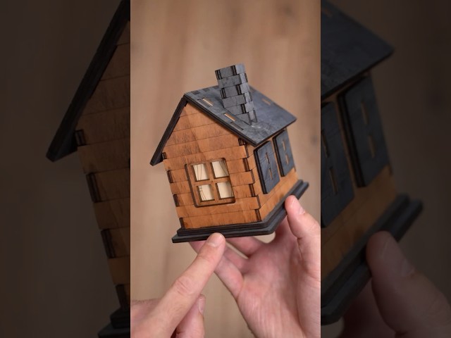 Vídeo relacionado con Aquamarine Games The Madhouse, Casa Secreta de Madera con Código QR, Rompecabezas de Misterio, 9+ Años