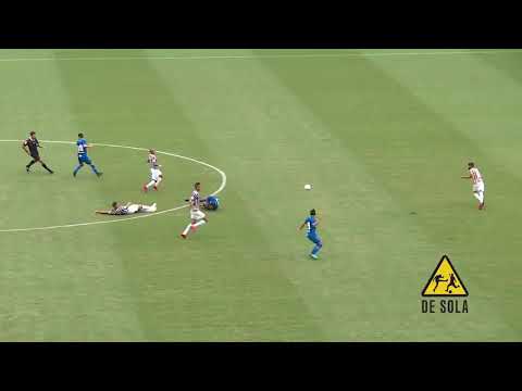 Gilberto lateral do Fluminense acertou uma voadora no adversário e foi expulso de campo