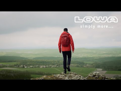 LOWA X-Lacing for optimal positioning of the tongue in the hiking boot