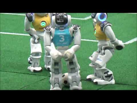 Roboter der HTWK Leipzig spielen Fußball auf der MHS 2021 Leipzig