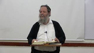 מגילת אסתר פרק א' (ישיבת כרם ביבנה) - התמונה מוצגת ישירות מתוך אתר האינטרנט יוטיוב. זכויות היוצרים בתמונה שייכות ליוצרה. קישור קרדיט למקור התוכן נמצא בתוך דף הסרטון