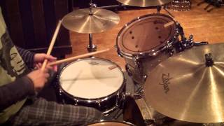 Travis Barker &#39;s &quot; Out of Control &quot; Groove - Drum Lesson #252