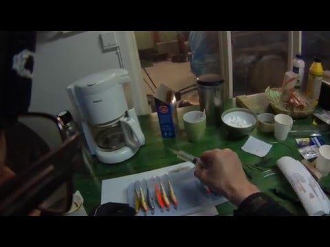 Tasapainopilkin pyrstölevyn liimausta