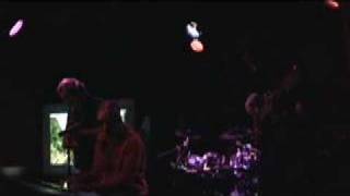 Elan en Los Angeles, CA tocando London Expres en el Knitting