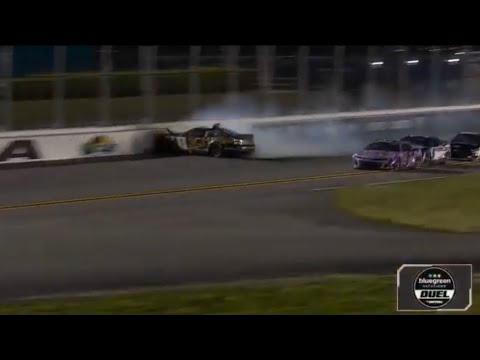 KYLE BUSCH HARD CRASH DUEL 2 - BLUEGREEN VACATIONS DUEL 2