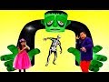 Emma Pretend Play Going To Scary Halloween Maze For Kids