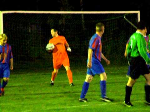 Das 2:0 gegen Sulingen. Ein 80 Meter Abschlag, Kautz nickt nur noch ein.