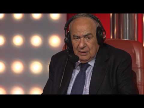 Christine Bravo and a listener's beer pump - RTL - RTL