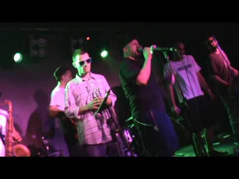 Señor Buffo & The Synchronizers ft. Dr. Ring Ding - Save A Bread (live)