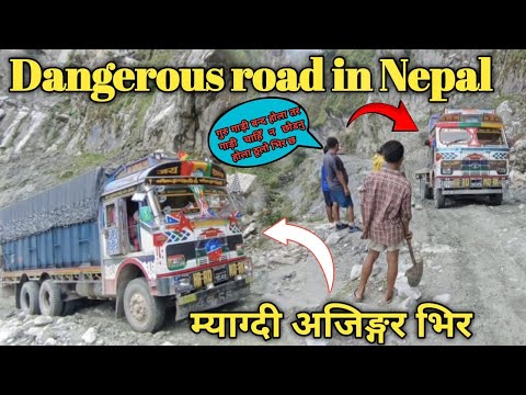 Heavy Loaded Truck's Slips off road the world dangerous road - Creazy Truck Drive in Myagdi