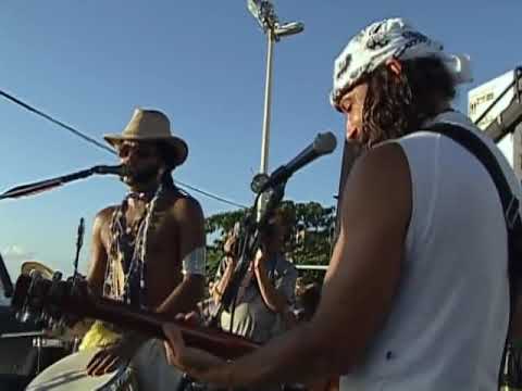 Chiclete Com Banana, Carlinhos Brown - Rumba de Santa Clara (Carnaval de Salvador 2003)