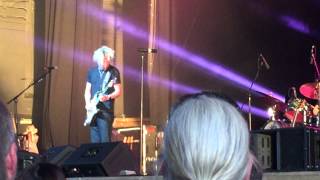 Kenny Wayne cuts loose on a blues solo!