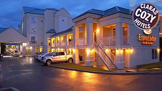 Econo Lodge Inn & Suites University | Calgary (AB), Canada | Hotel Review 🛏️