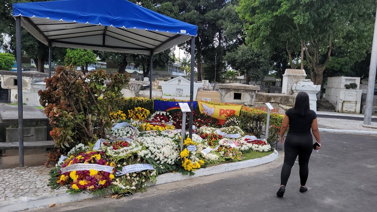 Túmulo de Magdalena Esposa do Ex Governador Miguel Arraes  Cemitério de Santo Amaro Recife