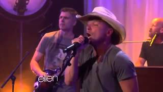 Kenny Chesney Performs 'Pirate Flag'2693