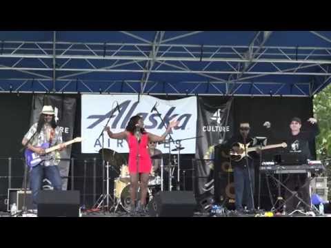 Groove Kitchen Band video.