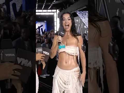 Katy Perry Wins Most Iconic Performance Award 💕🤯