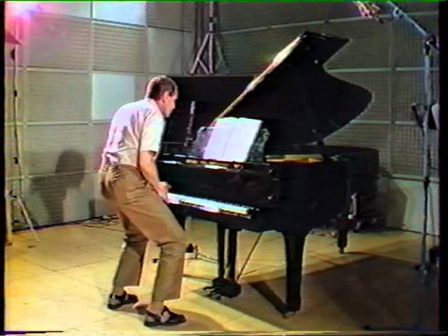 Kurtágs play Kurtág