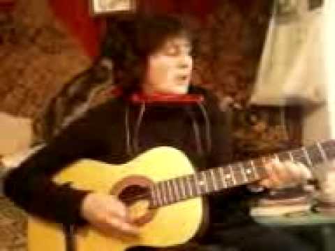 Mioara din sanduleni care canta la 2 instrumente