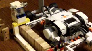 preview picture of video 'Machine Lego Mindstorms à dominos'