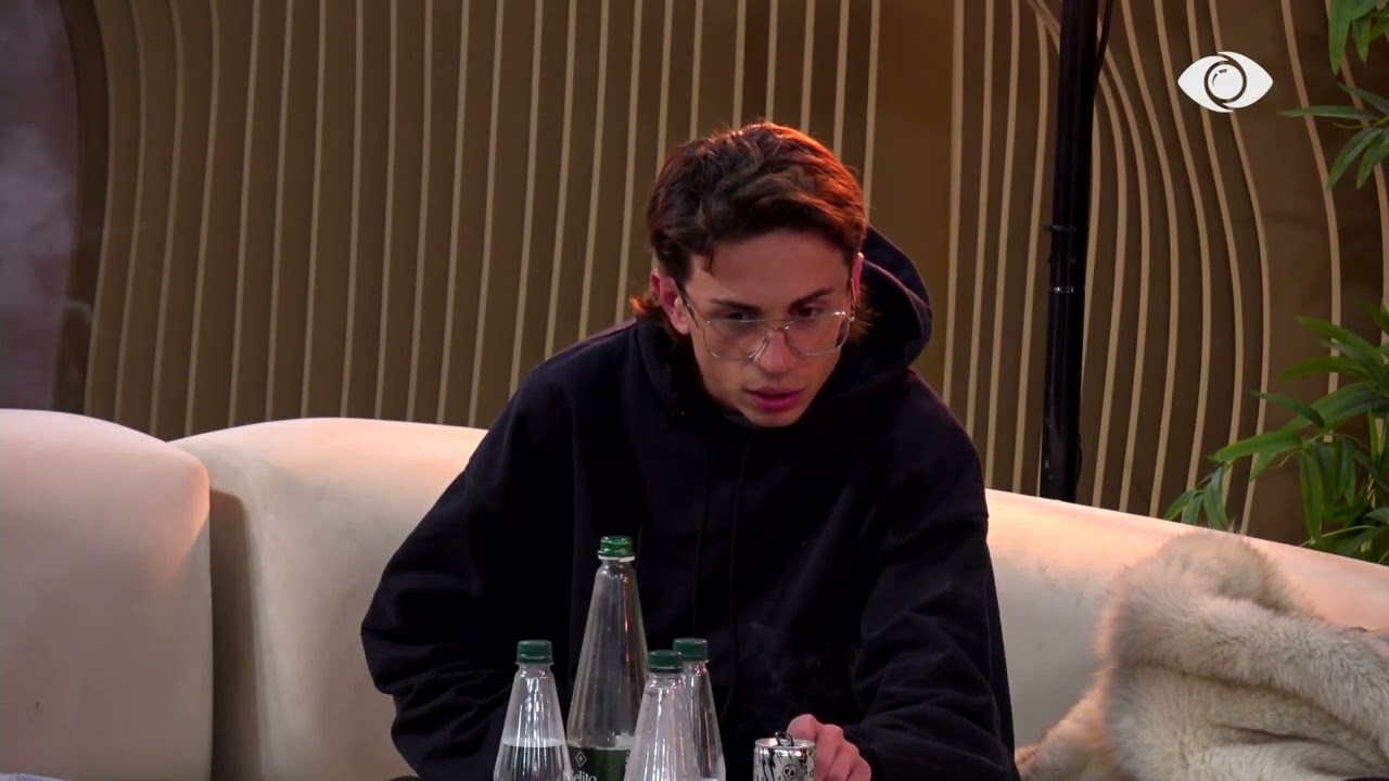 Ai nuk gjeti veten.../ Laerti bisedon me banorët për Rikin