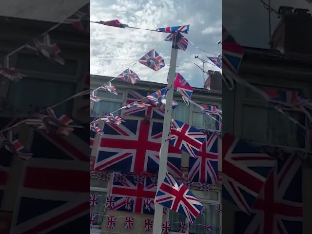 Vídeo relacionado con Shatchi 11153-BALLOONS-RBW-MIXED-100-PK 100 Globos rojos y blancos y azules GB Union Jack Royal Wedding National Day Street Party Decorations UK Reino Unido
