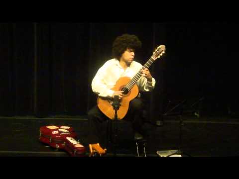 Judicaël Perroy plays Bach - Prelude BWV 997 (October, 2011 - Sao Paulo)