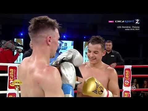 Gladiatorul Mihai Rusu i-a daruit Micului Tyson Daniel Handrea coiful lui in semn de respect