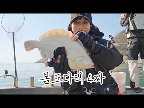 The hottest fish these days! 4-pound flatfish!! I caught it while fishing for red sea bream;;