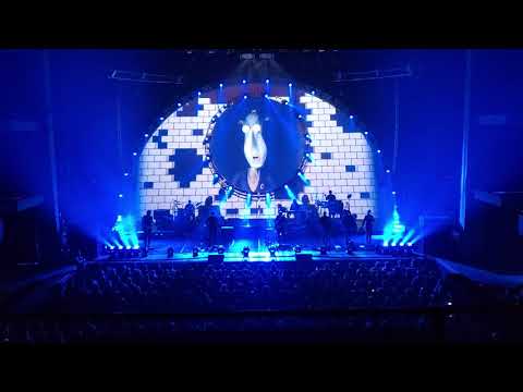 Brit Floyd live "Another Brick in the Wall"