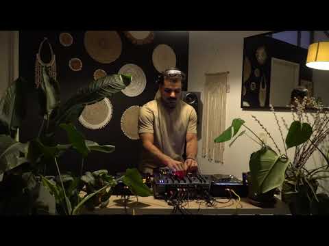 Isolated Living Room Sessions 02: Vander for Hovarda London