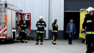 preview picture of video 'Man bekneld tussen stansmachine in Hoogeveen'